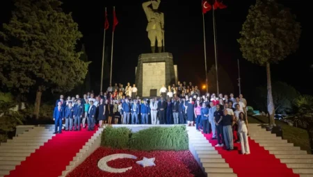 Bornova’da 30 Ağustos’un 103. yılı Cumhuriyet resepsiyonu ve gösterilerle kutlandı